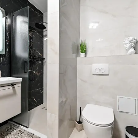 Newly Renovated Luce Задар