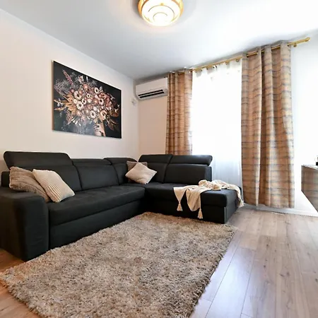 Апартаменты Newly Renovated Luce